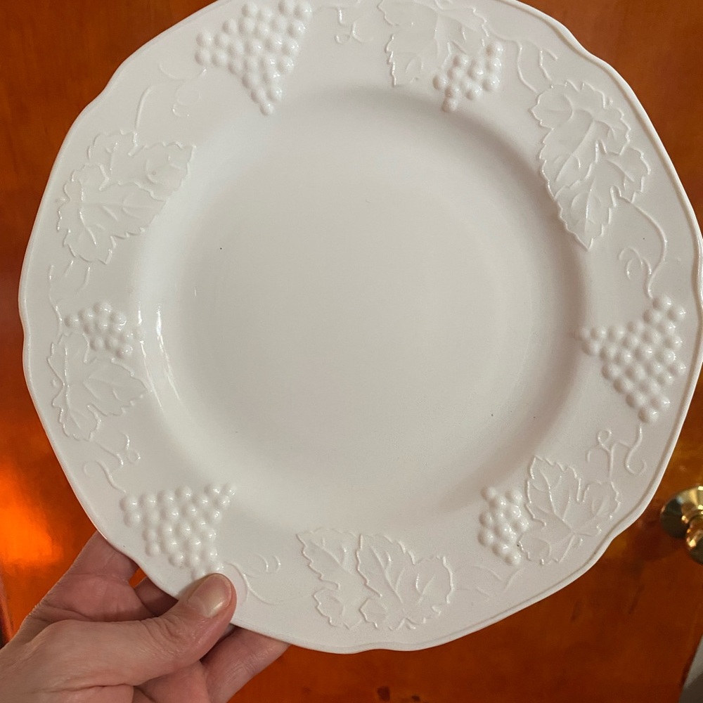 Lot of 4 Vintage Milk Glass grape and vine dinner plates